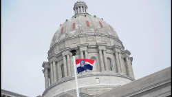 CNNE 1331312 - la camara de representantes de missouri endurece sus reglas de vestimenta