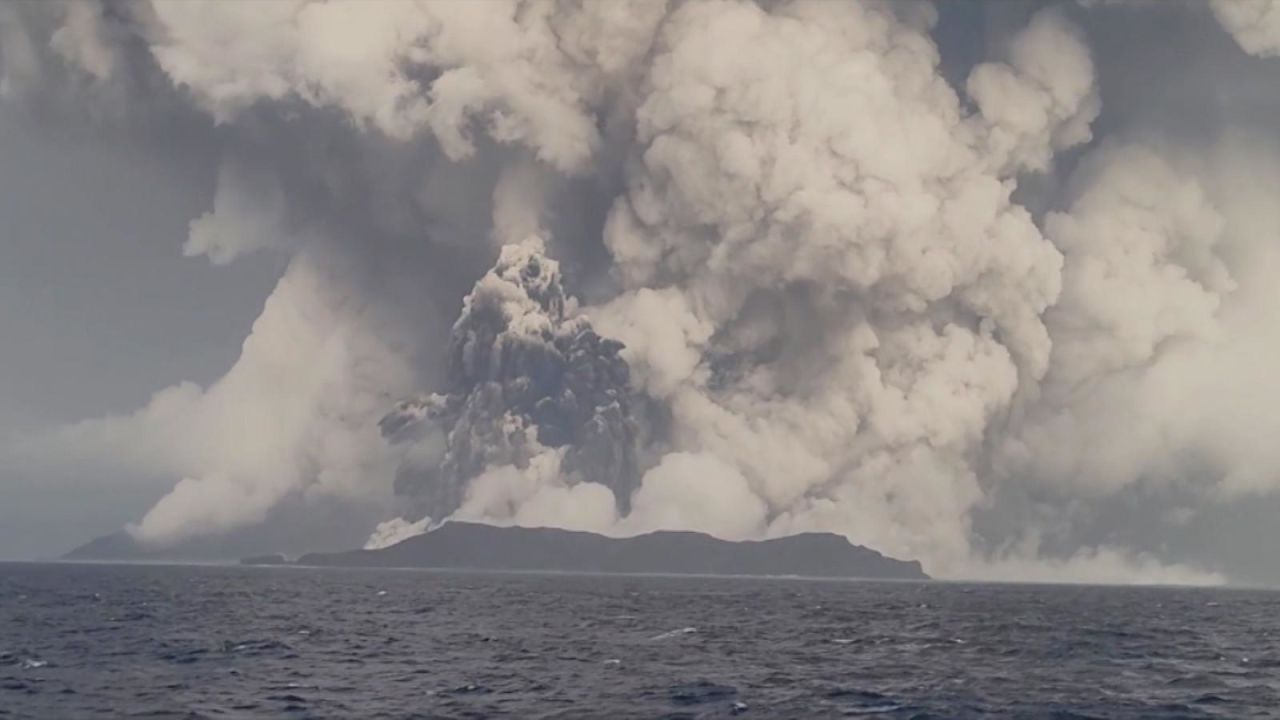 CNNE 1331444 - asi suena el rugido de una erupcion volcanica
