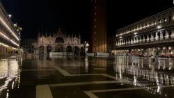 CNNE 1332512 - timelapse muestra como se inunda la plaza san marcos, en venecia