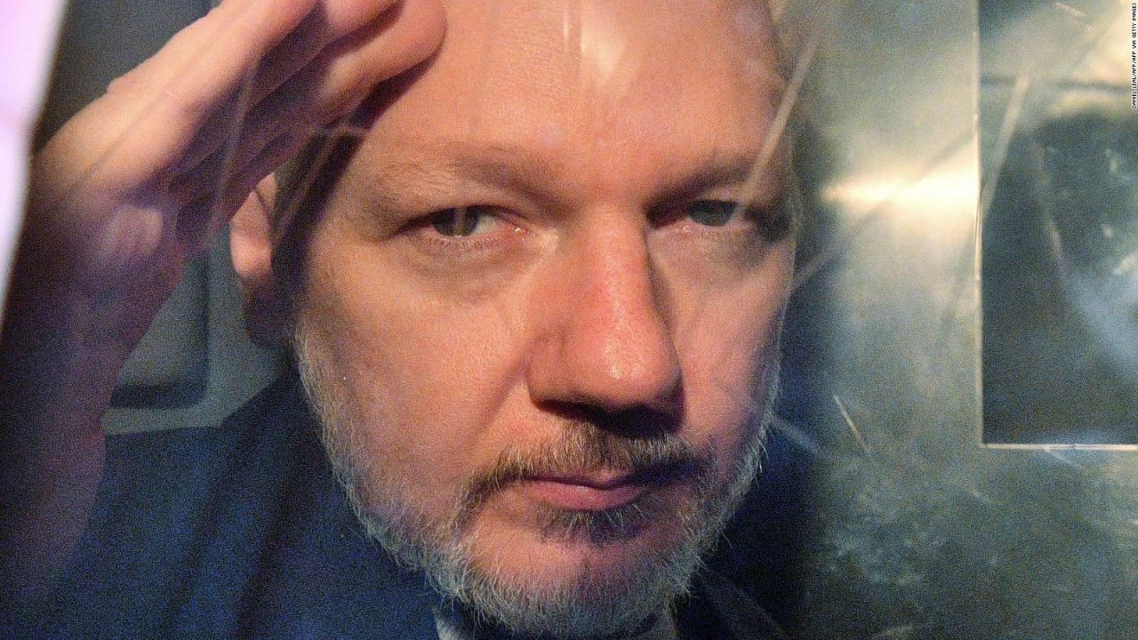 CNNE 1333825 - el limite entre espionaje y periodismo, segun editor jefe de wikileaks