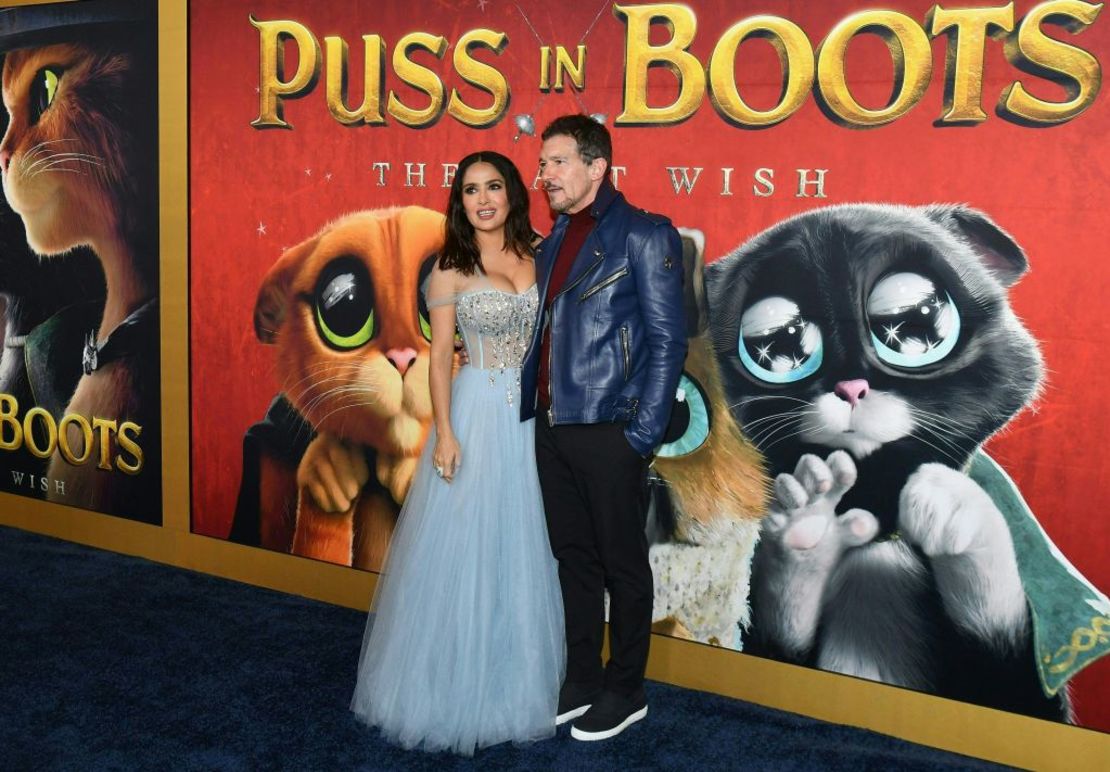 Antonio Banderas Salma Hayek en la premiere de "El Gato con botas: último deseo" en el Centro Lincoln de Jazz en Nueva York, el 13 de diciembre de 2022.