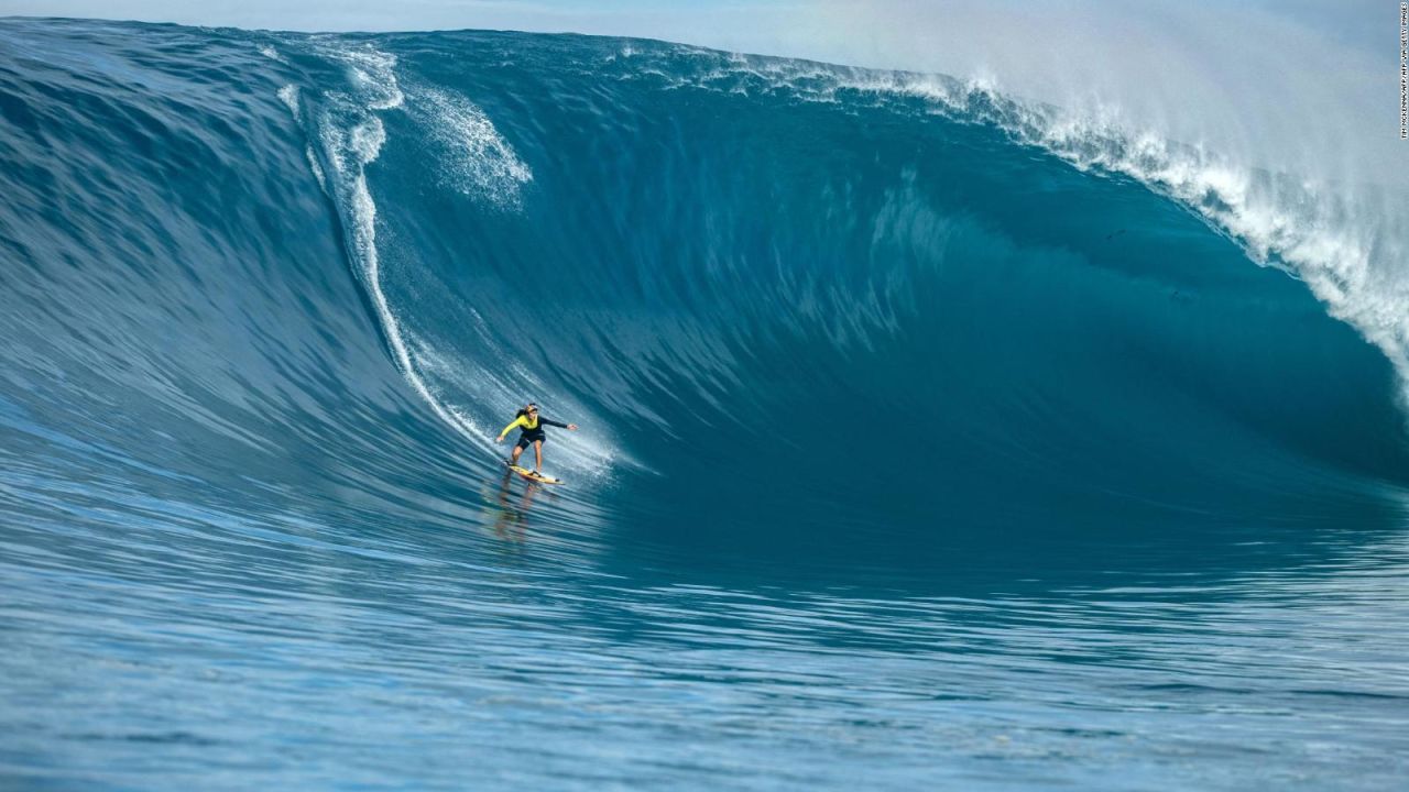 CNNE 1334832 - justine dupont habria surfeado la ola mas alta jamas registrada