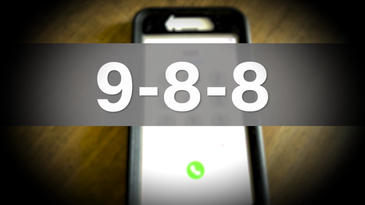 CNNE 1335256 - el 988 recibe mas de 300-000 llamadas al mes pidiendo ayuda y asesoria