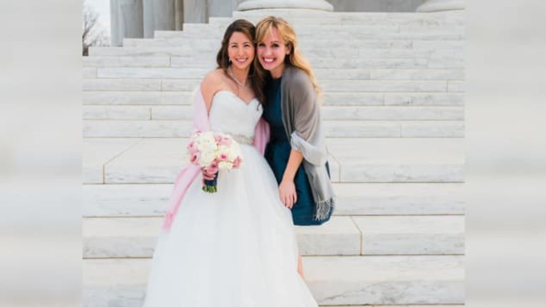 Maggie fue una de las damas de honor de Cindy cuando se casó en 2015. Aquí están fotografiadas juntas el día de la boda de Cindy.