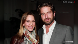 CNNE 1338266 - gerard butler recuerda como "casi mata" a hilary swank en un rodaje