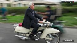 CNNE 1338335 - jay leno sufre fractura de huesos en accidente de motocicleta