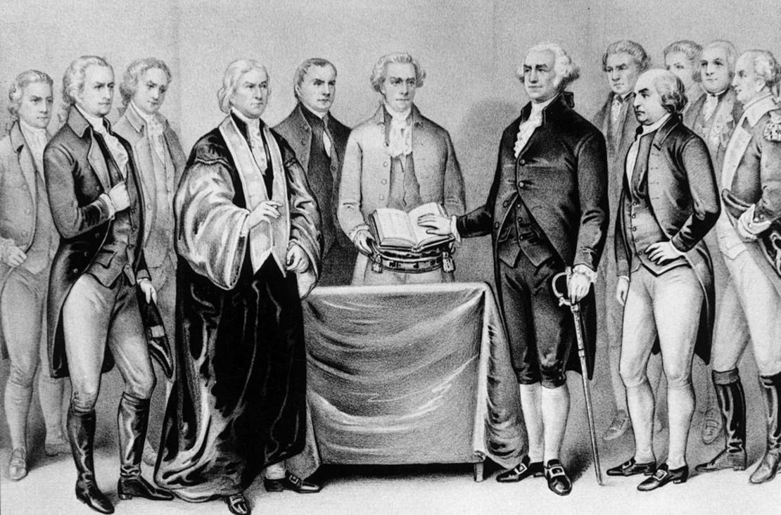 Representación de la toma de posesión de George Washington como primer presidente. En la escena están presentes (de izquierda a derecha) Alexander Hamilton, Robert R. Livingston, Roger Sherman, Mr. Otis, el vicepresidente John Adams, el barón Von Steuben y el general Henry Knox.