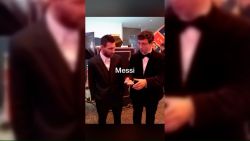 CNNE 1338919 - este mago deja asombrado a messi con truco de cartas