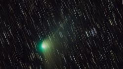 CNNE 1339607 - espectaculo unico en la vida- captan el paso de un cometa verde