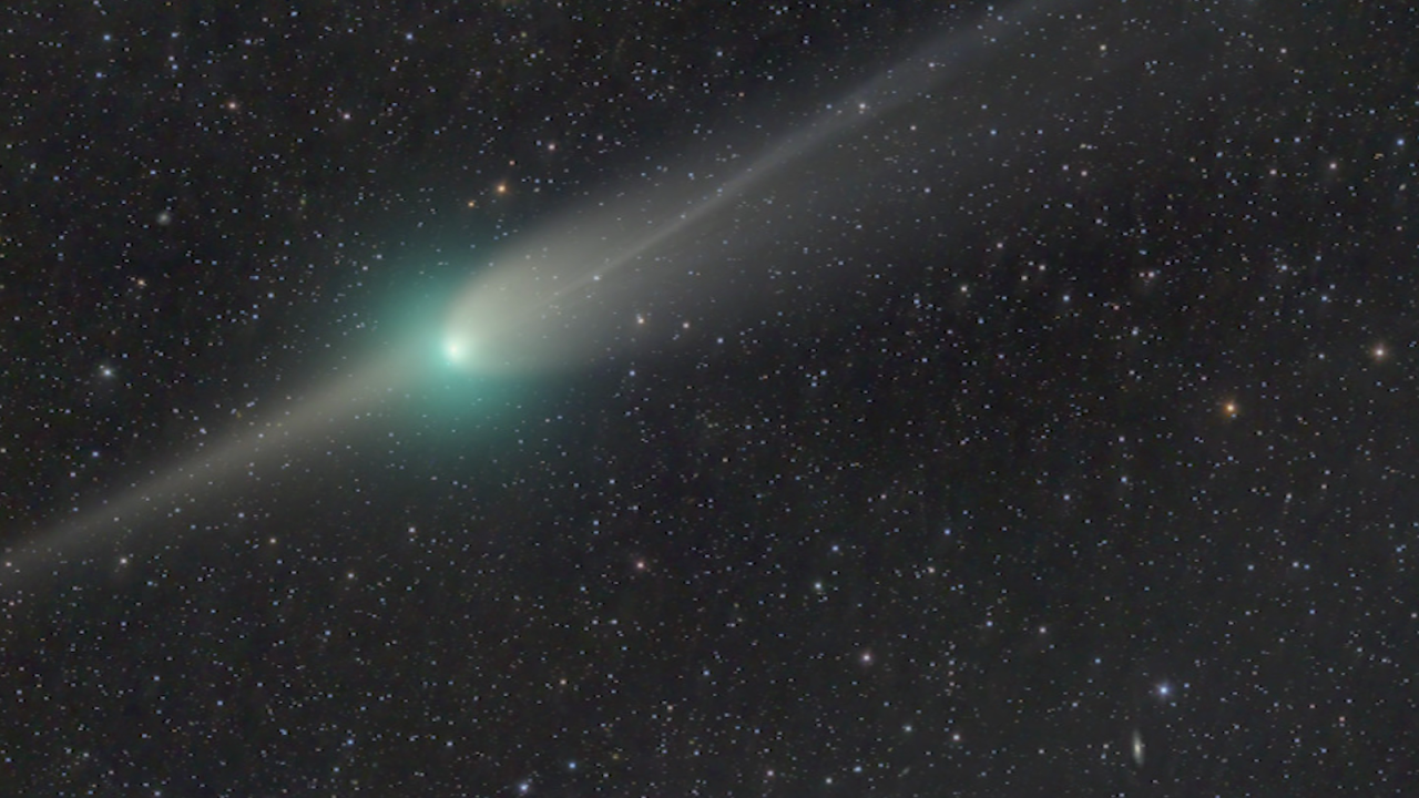 CNNE 1340172 - mira como es el cometa verde que pasa cerca de la tierra