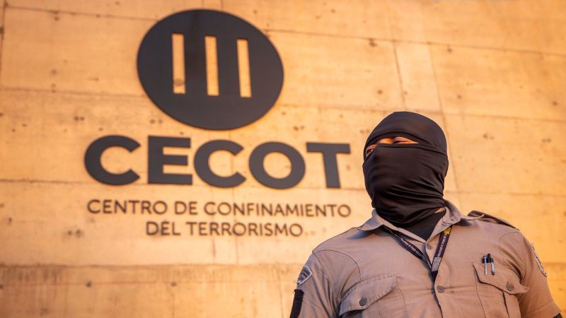5 datos sobre la nueva cárcel más grande de américa latina que está en el salvador | cnn