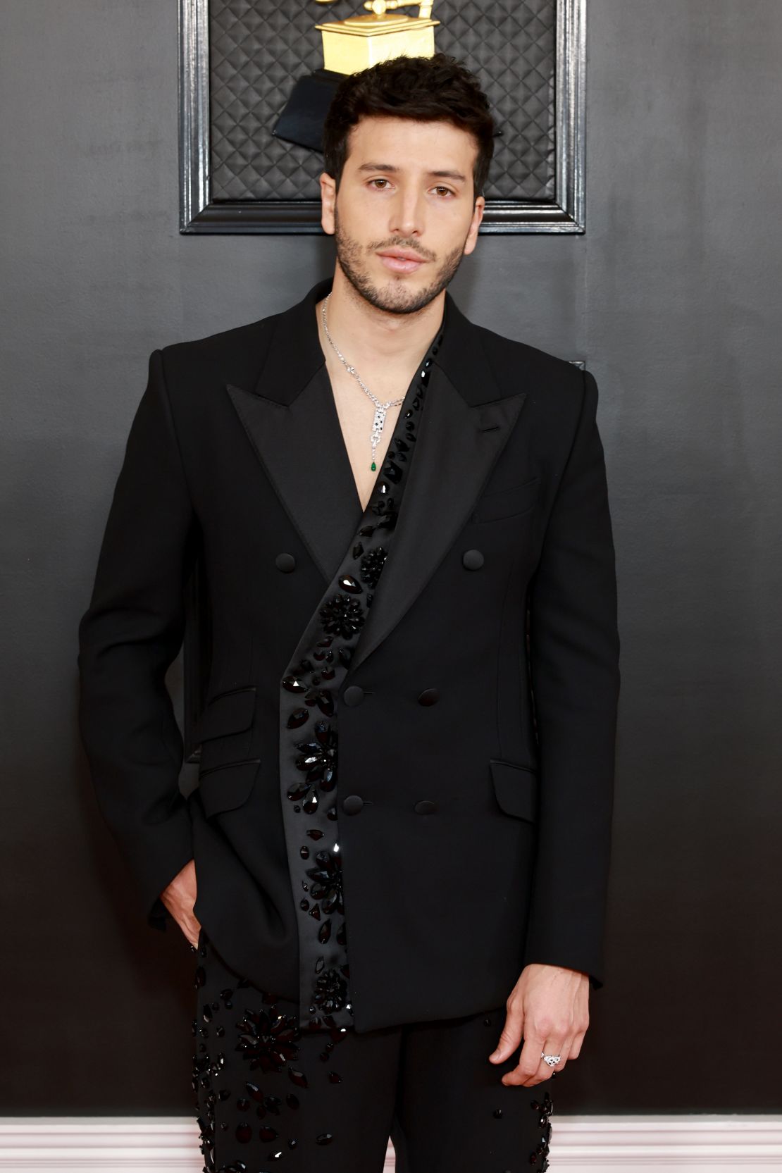 CNNE 1341398 - 65th grammy awards - arrivals