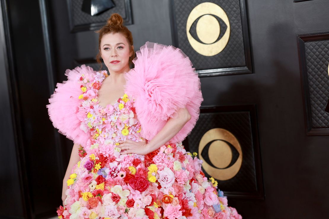 CNNE 1341400 - 65th grammy awards - arrivals