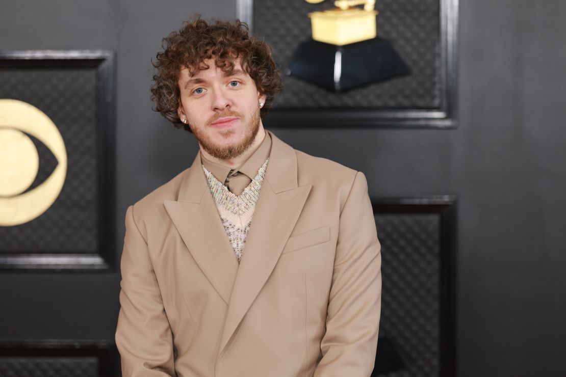 CNNE 1341444 - 65th grammy awards - arrivals