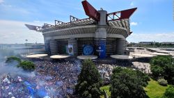 CNNE 1341826 - ¿el san siro o el giussepe mezza? el templo del deporte de milan