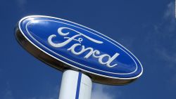 CNNE 1341952 - ford reconoce dificultades para competir con tesla