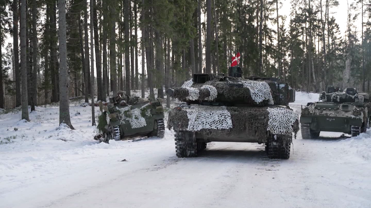 CNNE 1341976 - asi entrenan soldados para manejar tanques leopard 2 y challenger 2