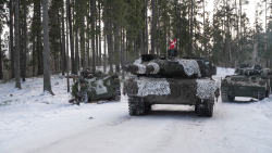 CNNE 1341976 - asi entrenan soldados para manejar tanques leopard 2 y challenger 2