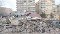 CNNE 1342152 - danos catastroficos- mas de 5-600 edificios colapsaron por el terremoto