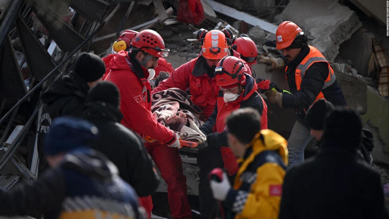 CNNE 1342426 - ¿como ayudar a las victimas del terremoto en turquia y siria?