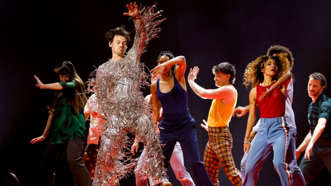 Harry Styles actuando en los Grammy el domingo. Crédito: Sonja Flemming/CBS