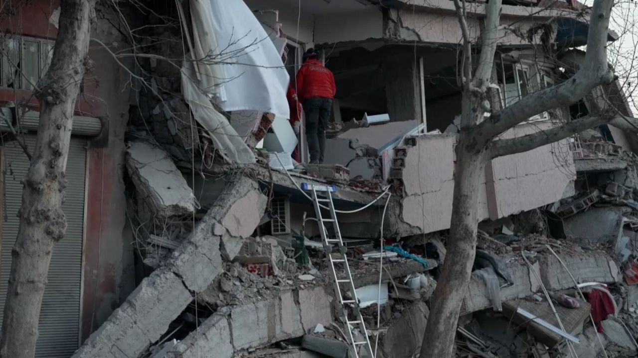 CNNE 1342773 - turquia, ¿por que colapsaron mas de 5-000 edificios tras terremoto?