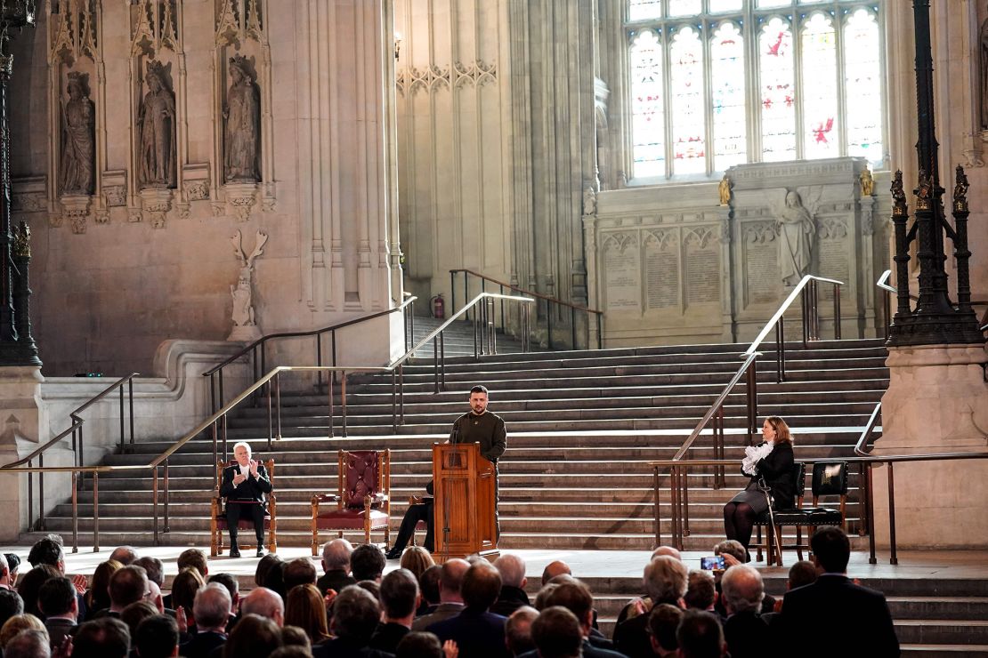 El presidente de Ucrania, Volodymyr Zelensky, se dirige a los parlamentarios británicos en Westminster Hall, Londres, Inglaterra, el 8 de febrero.