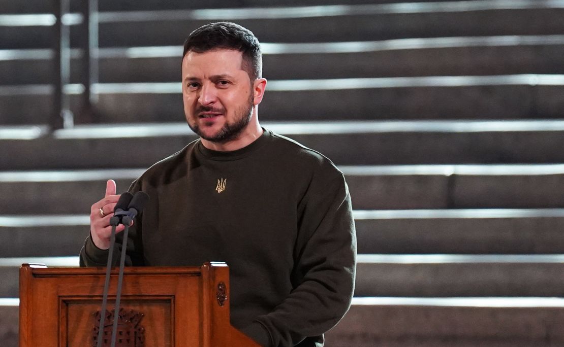 El presidente de Ucrania, Volodymyr Zelensky, se dirige a los parlamentarios británicos en Westminster Hall, Londres, Inglaterra, el 8 de febrero.