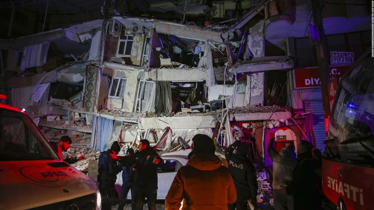 CNNE 1343417 - mexicanos acopian viveres para las victimas del terremoto en turquia y siria