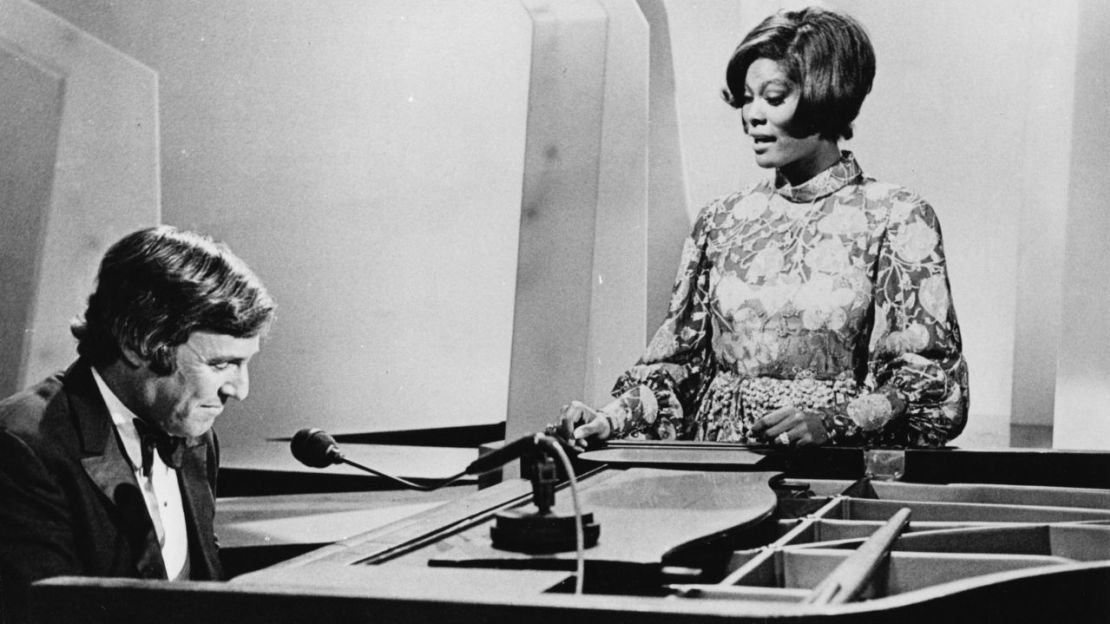 Burt Bacharach junto a Dionne Warwick en 1971.