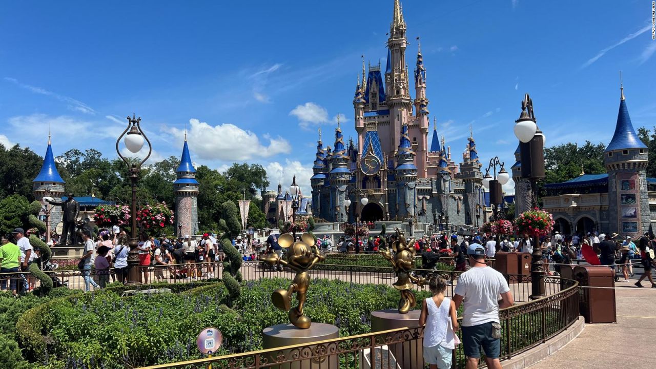CNNE 1343922 - disney recortara miles de trabajos a nivel mundial