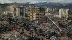 CNNE 1344674 - rescatan un nino en turquia a mas de 105 horas del terremoto