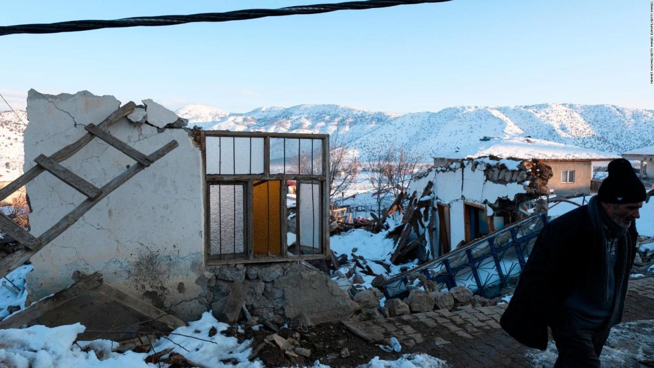 CNNE 1344679 - temperaturas congelantes empeoran la tragedia en turquia