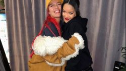 Karol G y Rihanna se conocieron y terminaron hablando en español