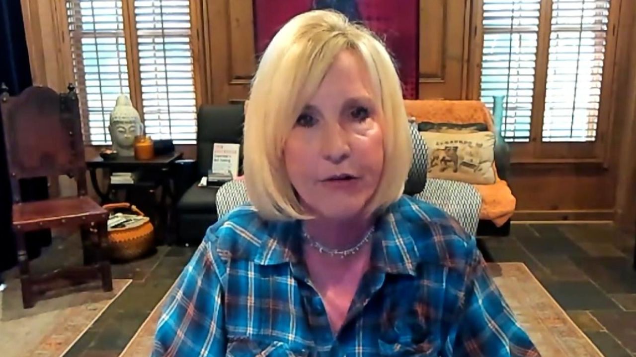 CNNE 1346669 - erin brockovich reclama respuestas por los vertidos del tren de ohio