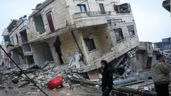 CNNE 1346769 - escucha el relato de sobreviviente de 75 anos del terremoto en siria