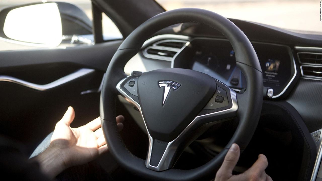 CNNE 1347889 - 5 cosas- tesla retira del mercado 36-000 autos por riesgos de seguridad