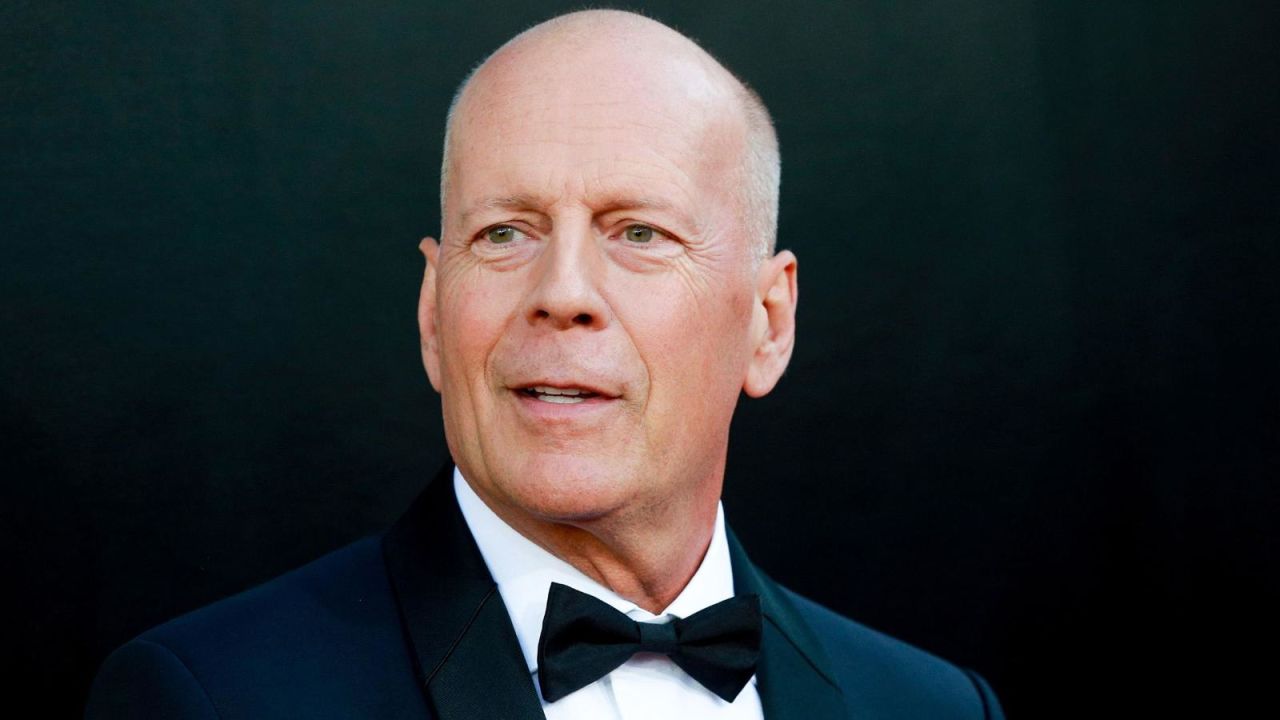 CNNE 1347892 - "podria ser una maldicion", dice medico sobre la enfermedad que sufre bruce willis