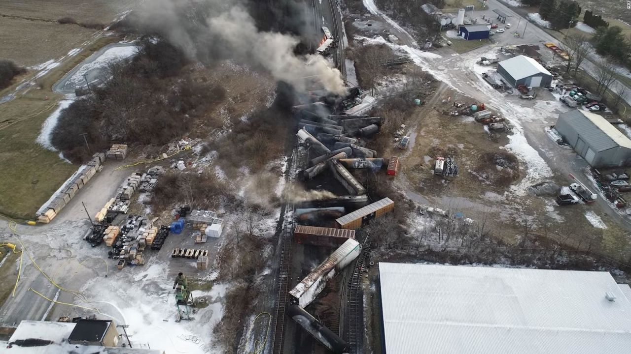 CNNE 1347896 - continua la investigacion del descarrilamiento de tren en ohio