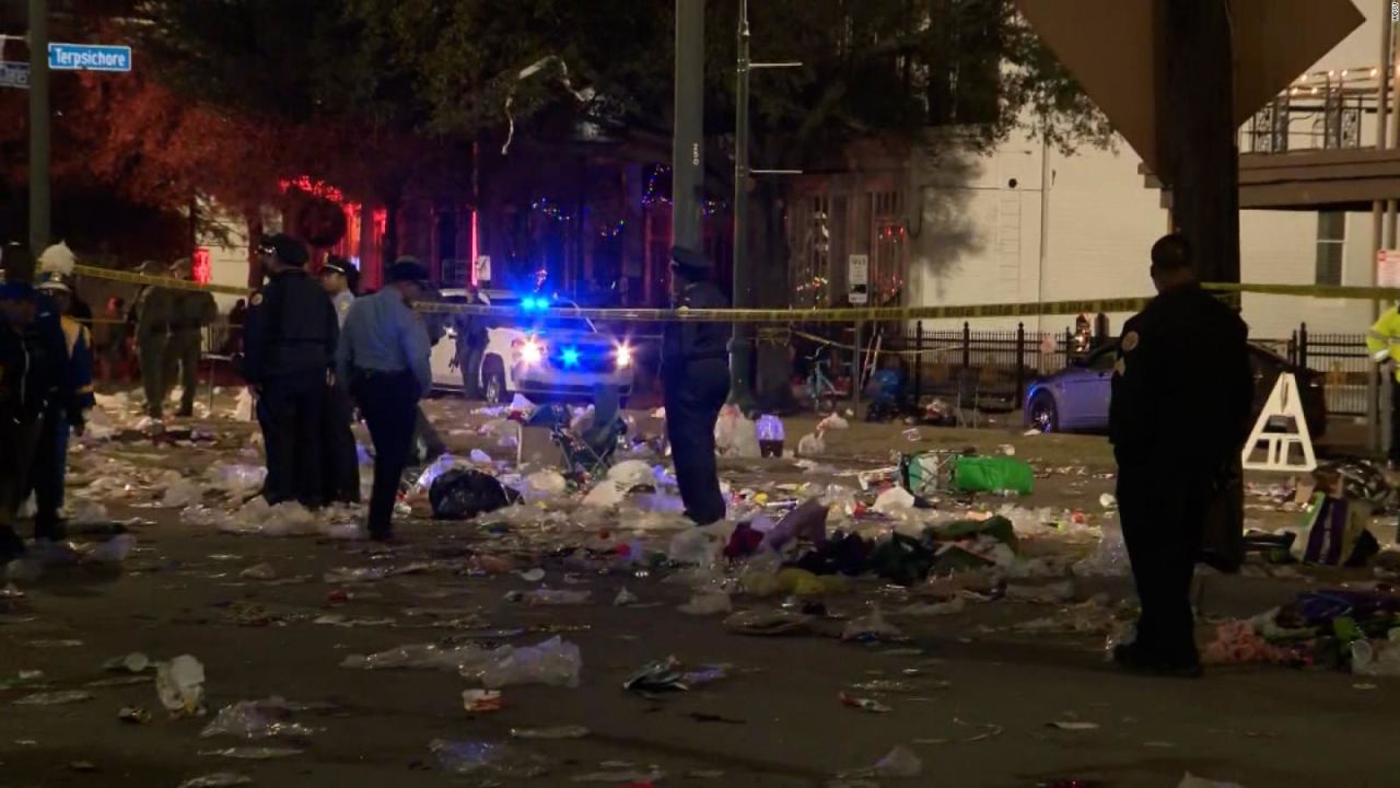 CNNE 1348877 - un muerto tras tiroteo en desfile de mardi gras