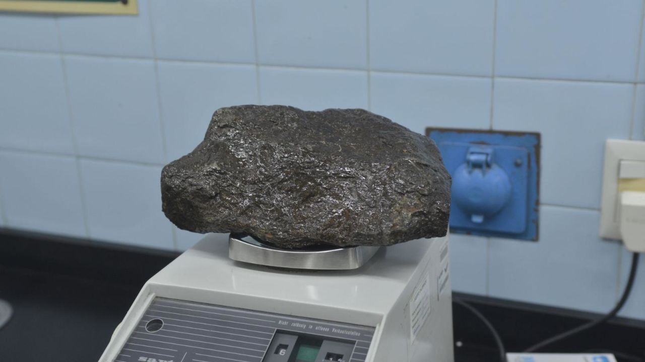 CNNE 1349229 - quisieron contrabandear un meteorito a argentina