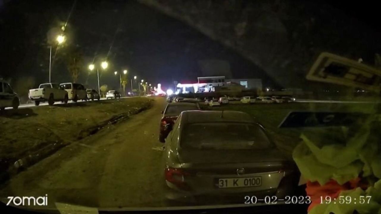 CNNE 1349338 - replica de magnitud 6,3 en turquia es captada por la camara de un vehiculo