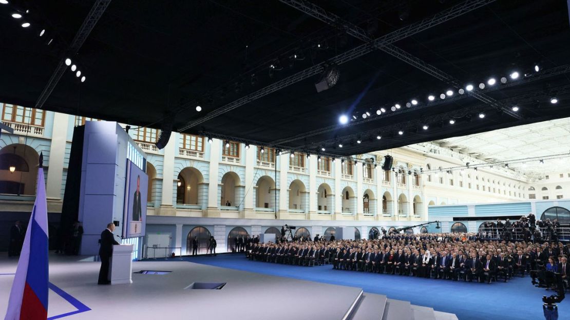 Putin pronuncia su discurso sobre el estado de la nación ante una multitud en el centro de Moscú. Crédito: Mikhail Metzel/Sputnik/AFP/Getty Images