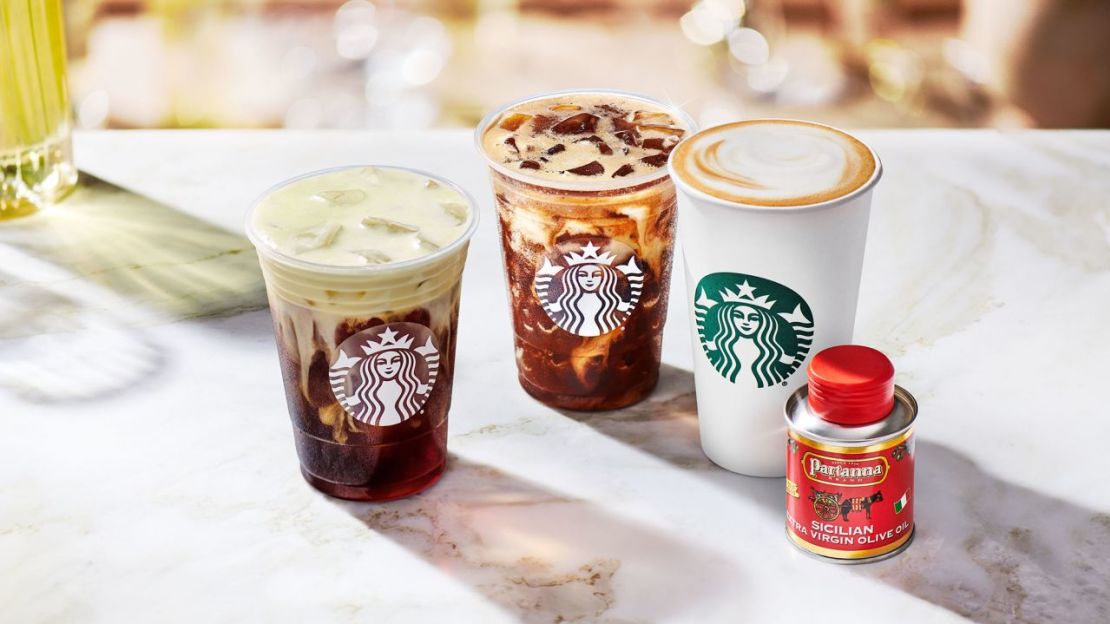 Las bebidas Starbucks Oleato se elaboran con aceite de oliva virgen extra. Cortesía de Starbucks