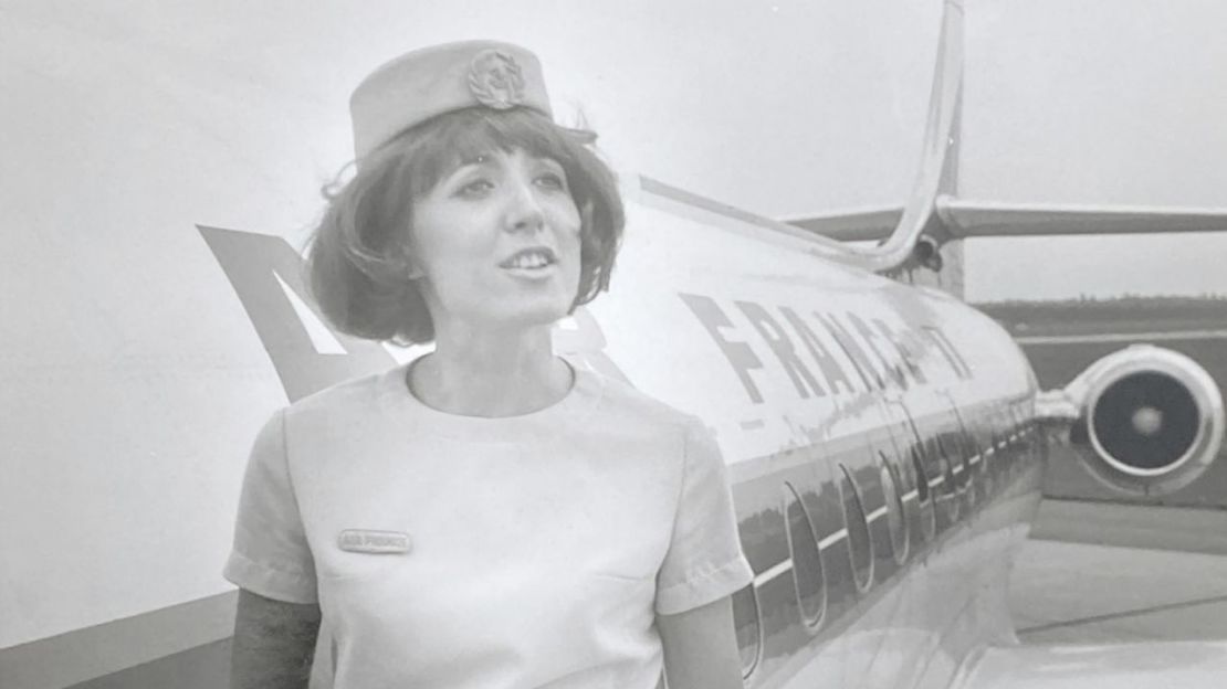 En 1969, Barbara Olle era auxiliar de vuelo de Air France. Le encantaba su trabajo y volar para ganarse la vida. Crédito: Anthony y Barbara Sall