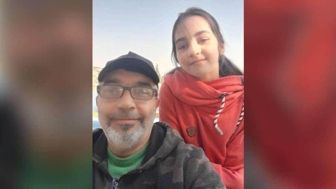 Los sobrevivientes del terremoto Samer Sharif, de 51 años, y su hija Salma, de 15, aparecen juntos en la foto. Cortesía de Samer Sharif