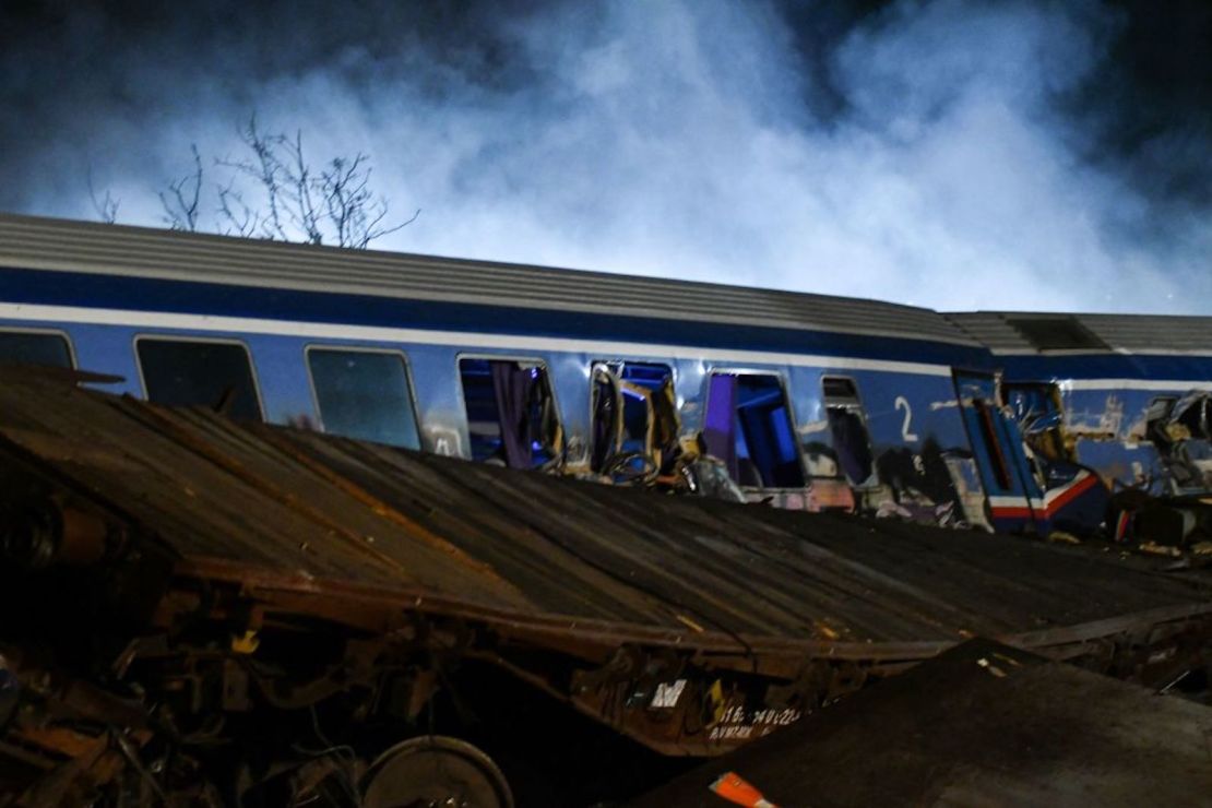 En esta foto se ve el lugar del accidente muestra el choque de frente de los dos trenes.