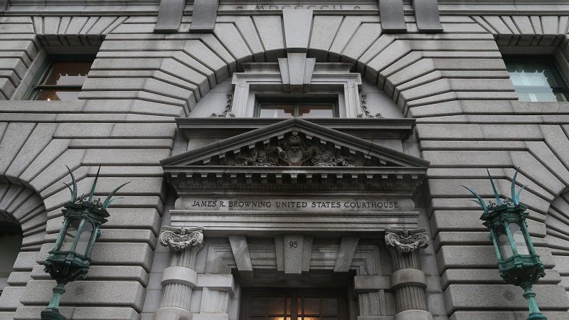 Investigan por mala conducta a un juez federal de California que esposó a la hija de 13 años de un acusado | CNN