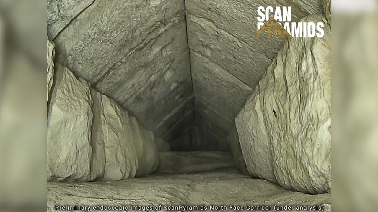 CNNE 1354762 - descubren un corredor de 4-500 anos de antiguedad en la gran piramide de guiza