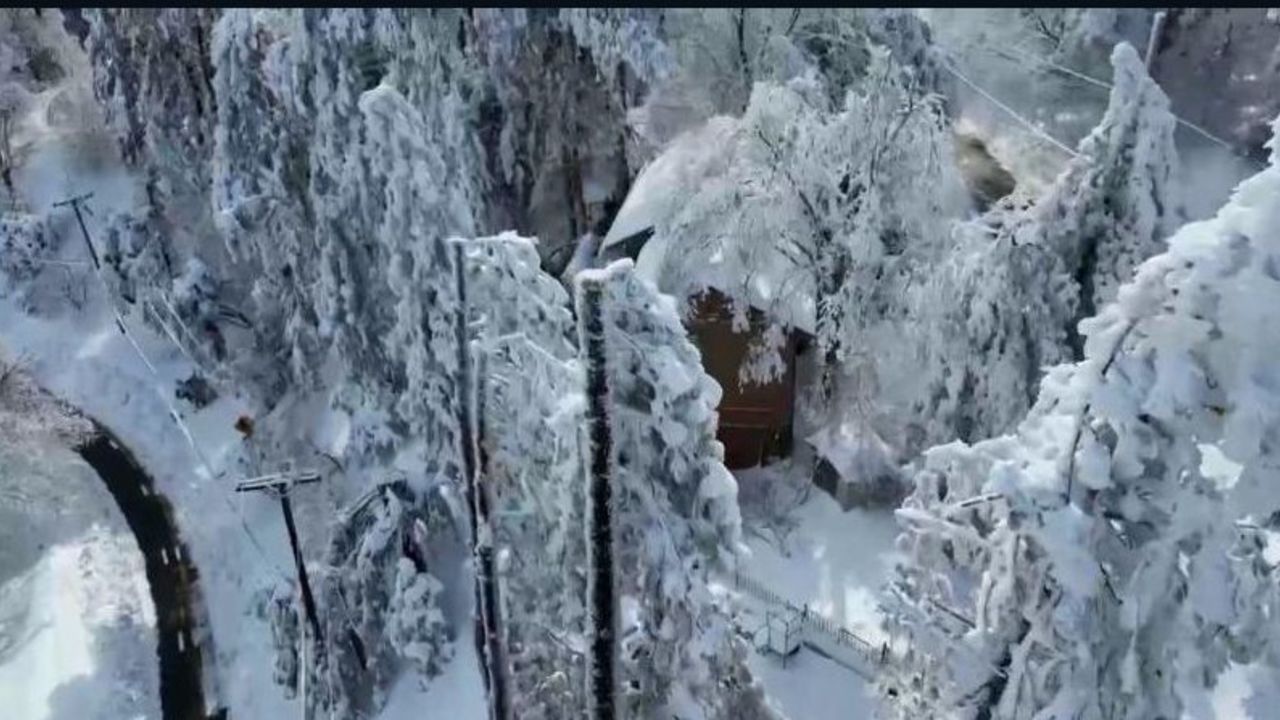 CNNE 1355214 - en medio de tormenta invernal, residentes de california se quedan varados